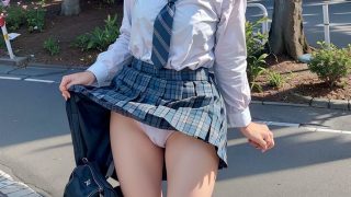 【エロ同人】潜入！青チェJ◯のパンツ見せつけダイアリーのトップ画像